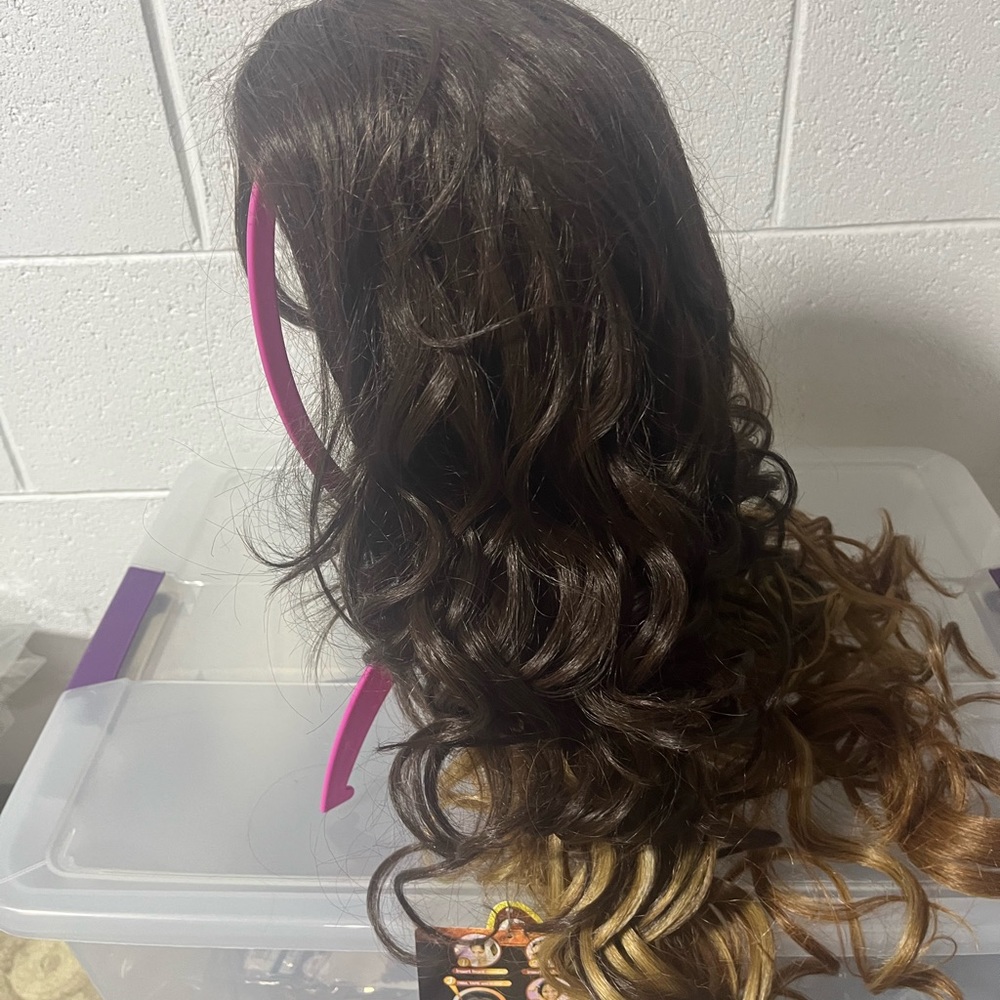 NWT DISCONTINUED Vanessa Hair Top C Side Keo Lace Front Wig